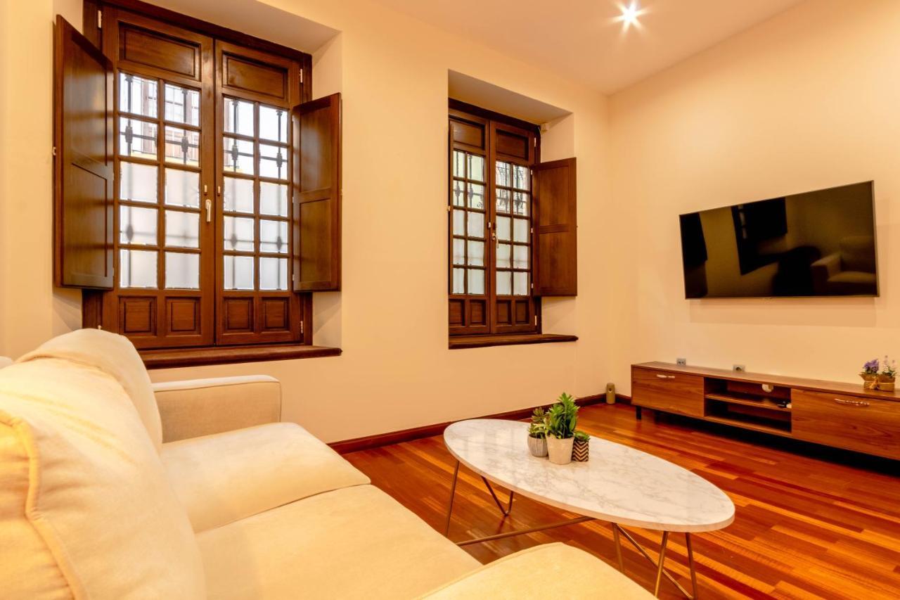 Pedro Nino Eleven Suites Sevilla Bagian luar foto